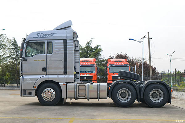 Sinotruk SITRAK C9H tractor truck in China