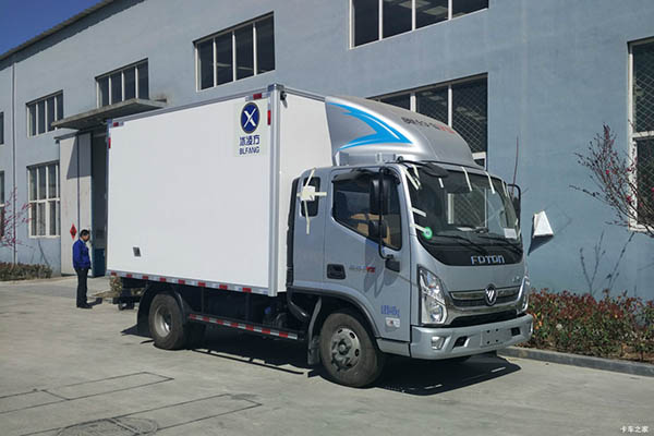 Binglingfang Foton Auman chassis refrigerated truck in China