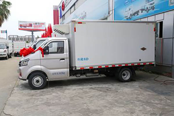 Changan Kuayuewang X7 1.6L 122HP Gasoline 3.51m Refrigerated Truck in China