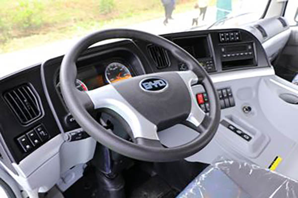 sale BYD Q3 26T 6X4 pure electric tractor