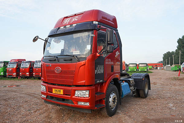 FAW Jiefang J6L tractor truck