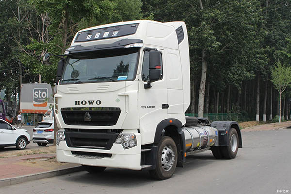 Sinotruk HOWO T7H tractor truck