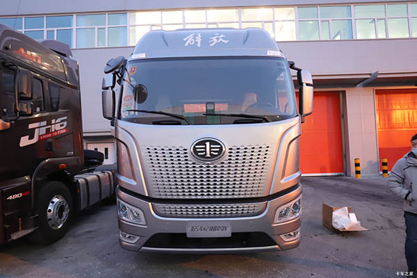 good FAW Jiefang J6E tractor truck