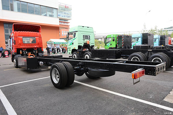 Qingdao Jiefang JK6 electric truck in China