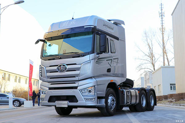 FAW Jiefang J7 tractor truck