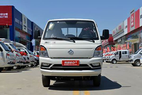 Changan Leaper D5 Comfort Edition 1.6L 122HP 3.05m half-flatbed pickup truck