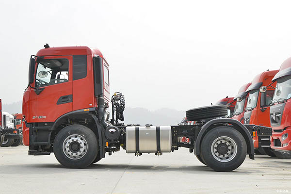 Dongfeng Commercial Vehicles Tianjin KR 300HP 4X2 tractor truck in China