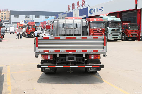 sale Sinotruk HOWO light truck Hanjiang M cargo truck