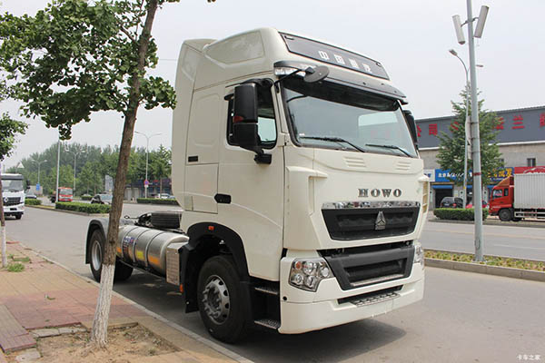 Sinotruk HOWO T7H tractor truck for sale