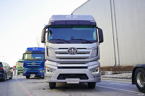 good FAW Jiefang J7 tractor truck