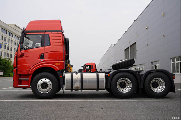 Qingdao Jiefang Han V tractor in China