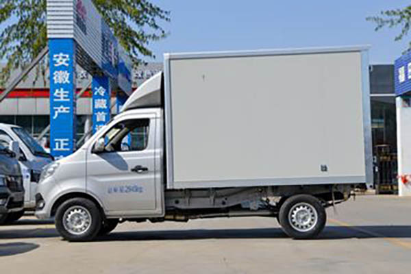Changan Kuayue New Leopard T3 1.6L Gasoline 122HP Dongan 5-speed 3.04m Single-row Van Minivan in China