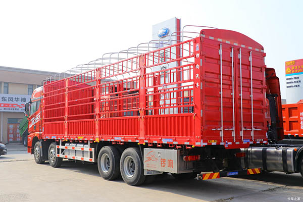 Qingdao Jiefang JH6 truck in China