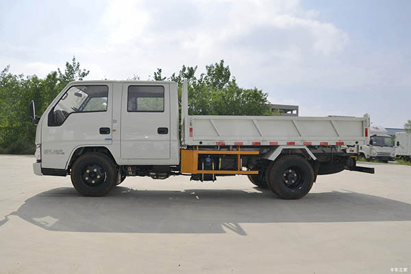 Jiangling Shunda narrow-body dump truck in China