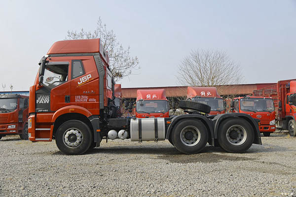 FAW Jiefang J6P tractor truck in China