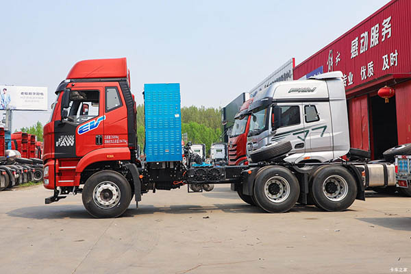 FAW Jiefang J6L electric tractor in China