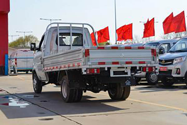Changan Kuayuewang X1 1.6L gasoline 122 horsepower 3.05m single-row flatbed mini truck in China
