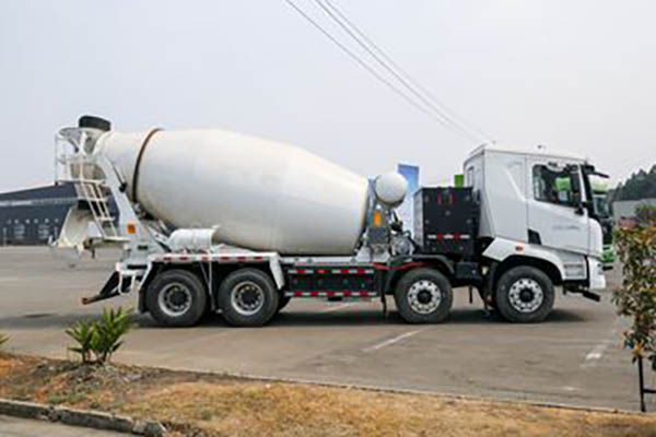 sale BYD T31 31T 8x4 6.8m3 pure electric concrete mixer truck (BYD5310GJBEV3) 355kWh