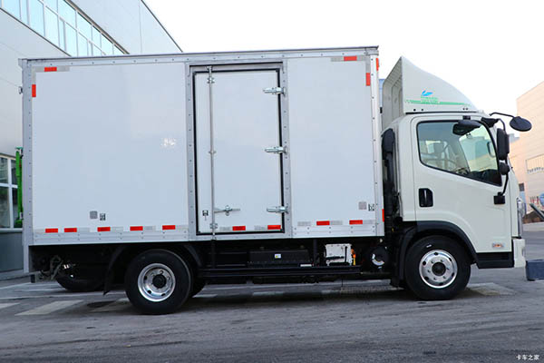 FAW Jiefang Blue Road electric light truck in China