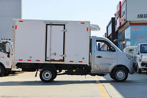 Changan Kuayuewang X1 122HP 4X2 Gasoline 2.96m Refrigerated Truck in China