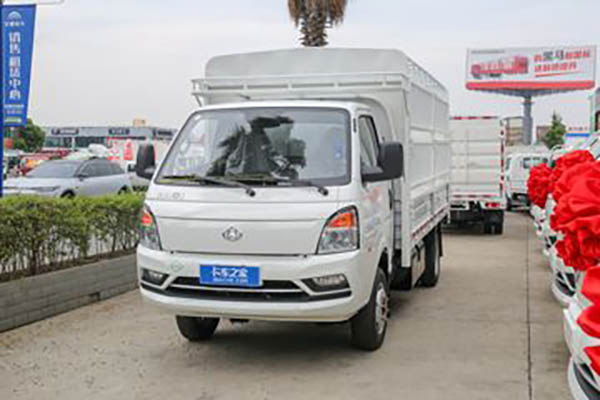 Changan Leaper D5 PLUS Luxury Edition 2.0L 122HP CNG 4.02m Single-Row Stakeout Pickup Truck