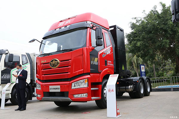 FAW Jiefang J6P electric tractor