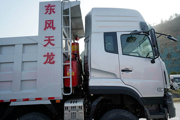 Dongfeng Commercial Vehicles Tianlong KC heavy-duty truck, 600 hp, 8x4, 8m dump truck in China
