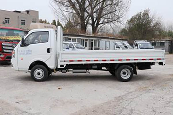 Changan Kuayue D5 1.6L 122HP 3.95m single-row flatbed pickup truck in China