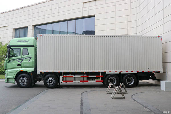 FAW Jiefang J7 truck in China