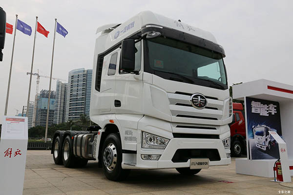 FAW Jiefang J7 electric tractor