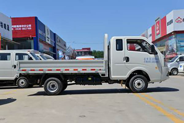 sale Changan Leaper D5 Comfort Edition 1.6L 122HP 3.05m half-flatbed pickup truck