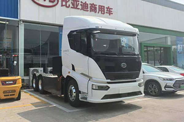 BYD Q3 6X4 Pure Electric Tractor Truck Fudi 637kWh in China