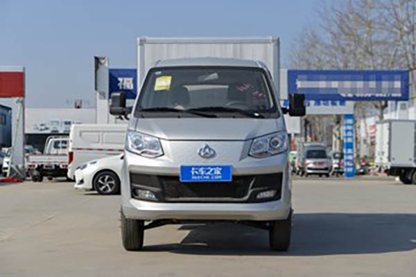 Changan Kuayuewang X1 1.6L gasoline, 122 horsepower, 4x2, 5-speed, 2.67m double-row wingspan mini truck