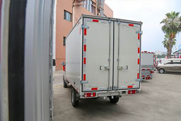 Changan Kuayue New Leopard T3 Luxury Edition 1.6L Gasoline 122HP 3.04m Single-row Van Mini Truck (Single Rear Tire) in China
