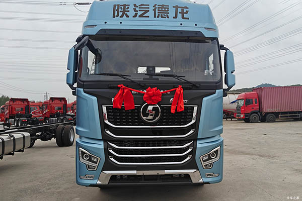 Shacman Delong G6000 Flagship Edition 6.8L Diesel 320HP 4X2 AMT Automatic Transmission 9.5m Van in China