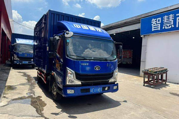 good Sinotruk Haoman Pioneer H3 160hp 4x2 4.15m single-row van light truck. Yunnei Power used truck