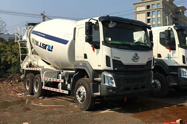Dongfeng Liuzhou Motor Chenglong H5 350HP 6X4 4.2m3 concrete mixer truck for sale