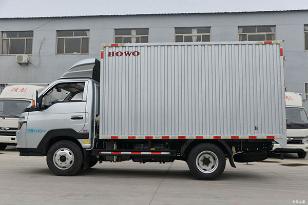 Sinotruk HOWO light truck Xiaojiang cargo truck in China