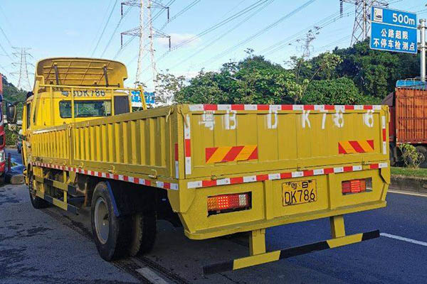 Sinotruk Haohan J5G medium truck, lightweight version, 180 hp, 4x2, 6.75m flatbed truck, used MAN truck in China