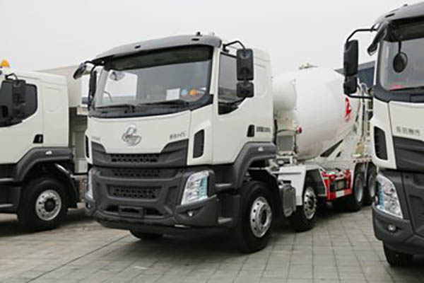 Dongfeng Liuzhou Motor Chenglong H5 330HP 8X4 7.73m3 concrete mixer truck (10 gears) for sale