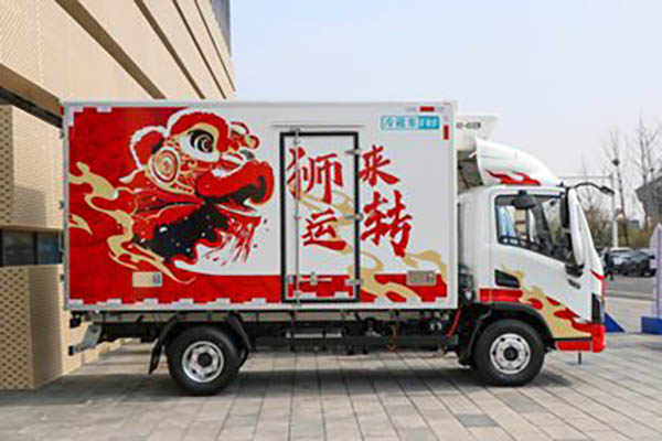 Yutong T5 Xuelong Edition 4x2 4.08m single-row pure electric refrigerated truck Shenlan 155kWh in China