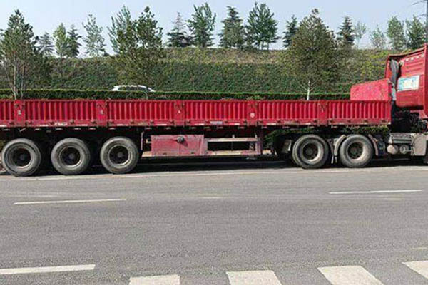 sale Sinotruk HOWO T7H heavy-duty truck, 440 hp, 6x4 dual-drive tractor, used Weichai tractor