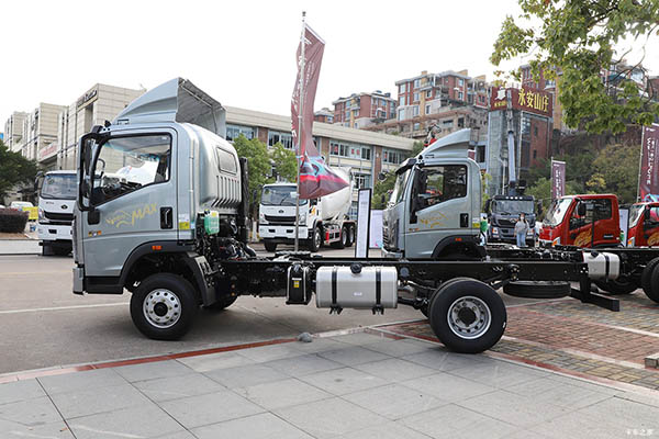 Sinotruk Haoman Niuqichongtian MAX truck in China