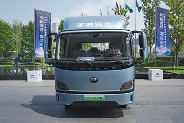 Yutong T6 Light Truck, Air Brake, 4.2m Single-Row Pure Electric Sidewalk Light Truck, Shenlan 155.332kWh
