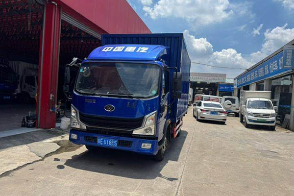 Sinotruk Haoman Pioneer H3 160hp 4x2 4.15m single-row van light truck. Yunnei Power used truck