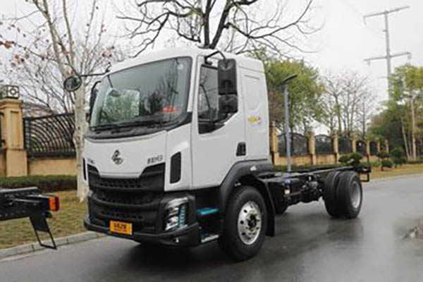 Dongfeng Liuzhou Motor New Chenglong M3 170HP 4X2 Sprinkler Truck Chassis