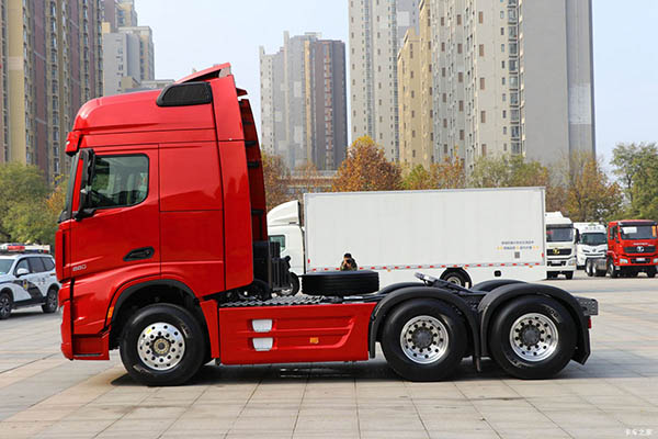 Shacman Delong X6000 660HP 6X4 AMT Automatic Transmission Tractor Truck in China