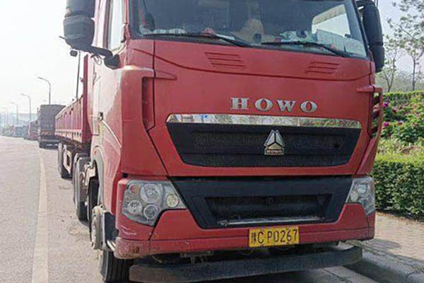good Sinotruk HOWO T7H heavy-duty truck, 440 hp, 6x4 dual-drive tractor, used Weichai tractor