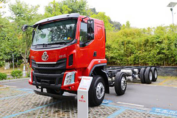 Dongfeng Liuzhou Motor Chenglong H5 350HP 8X4 Truck-Mounted Crane