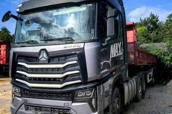 Sinotruk HOWO Max heavy-duty truck, 480 hp, 6x4 dual-drive, used Weichai tractor